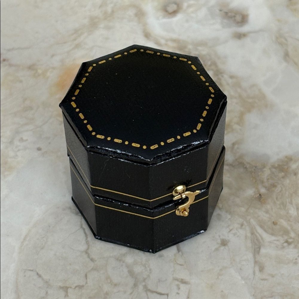 NEW! Antique Style Black & Gold Leatherette Mini Octagonal Ring Case & Box - Picture 2 of 11